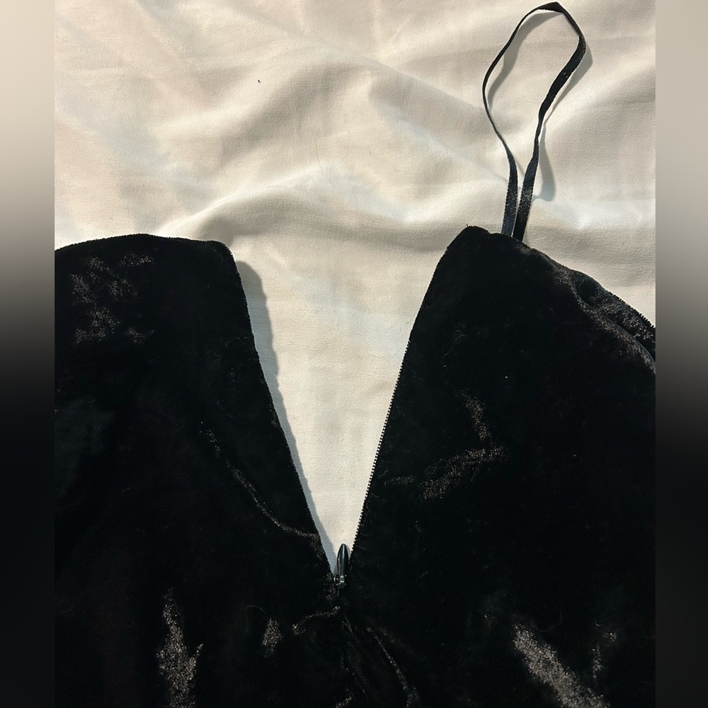 FREE PEOPLE Black Velvet Mini Skirt – Size 4 – NWT - Picture 8 of 10